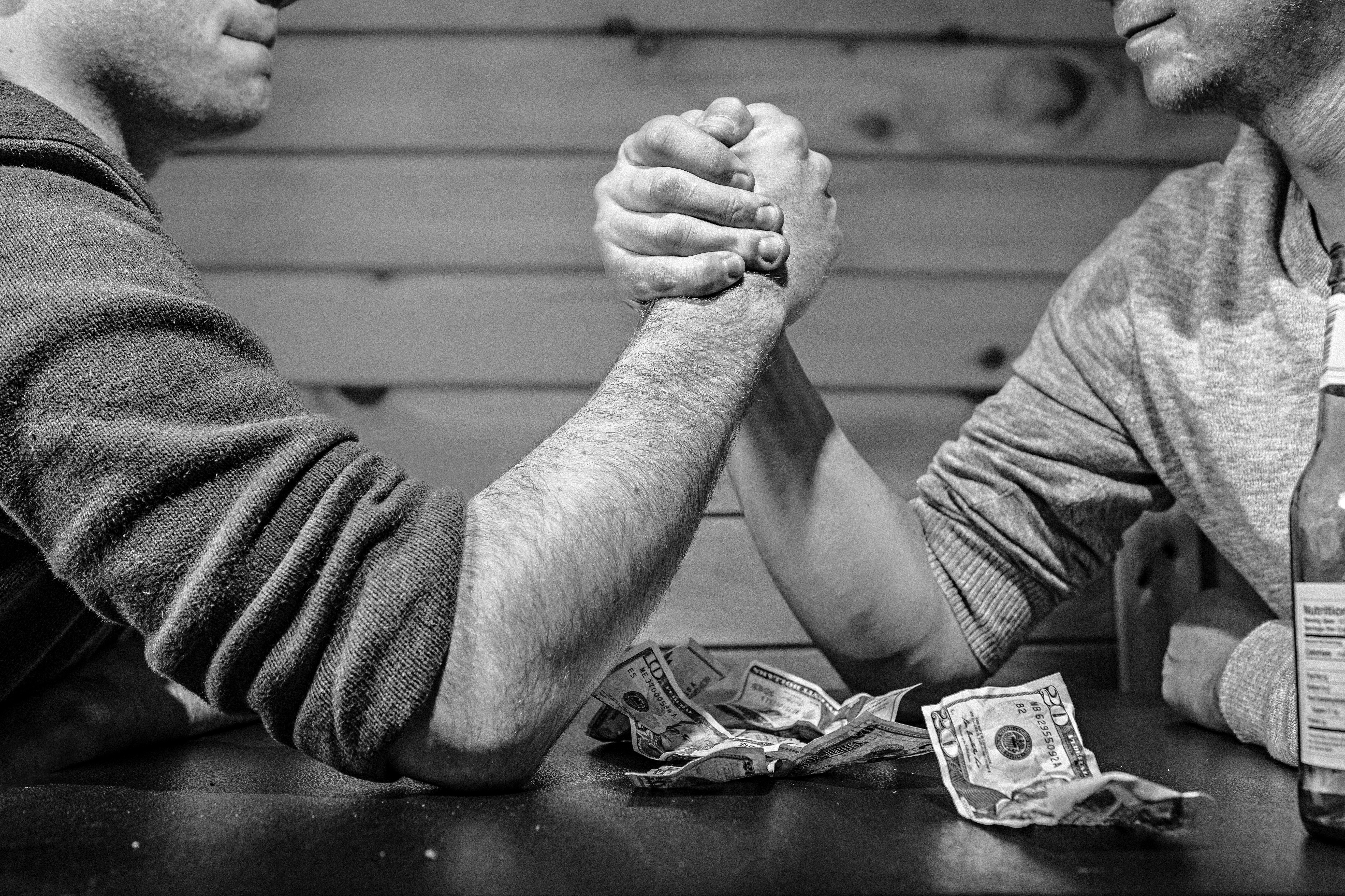 arm-wrestling-bar-betting-4417