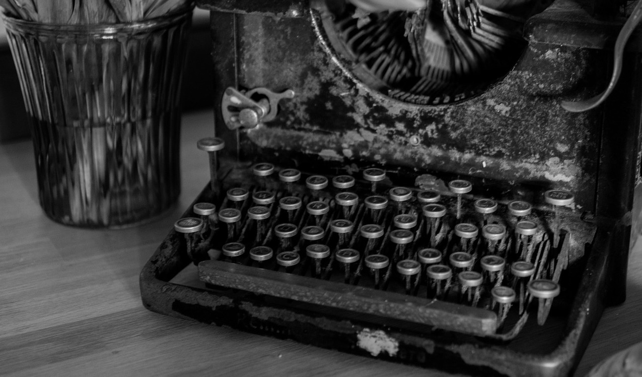 typewriter-669353_1280